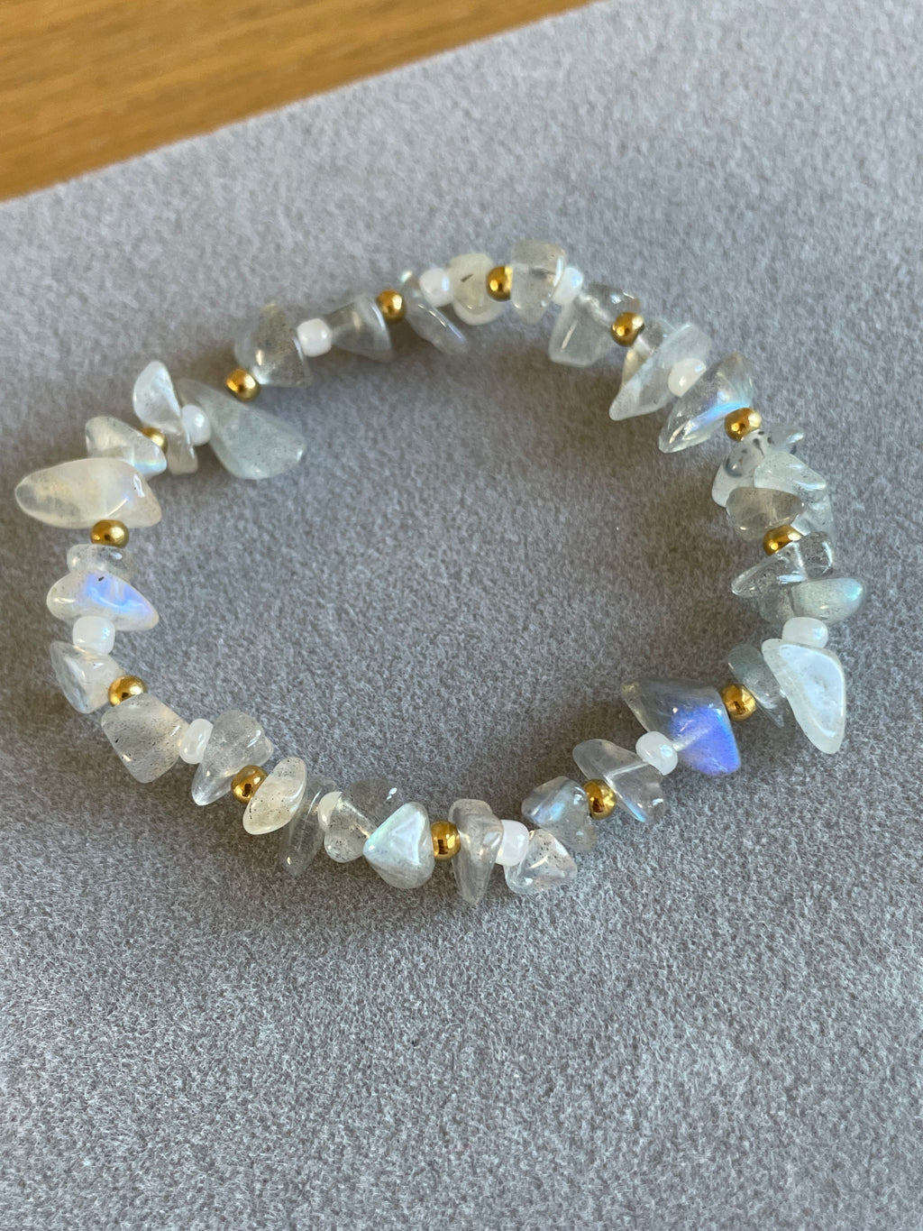 Grey Labradorite in Gravel Shape